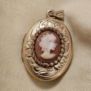2.6 cm long, 14K Gold Filled Vintage Cameo Locket, 1.6 cm wide, patina present
